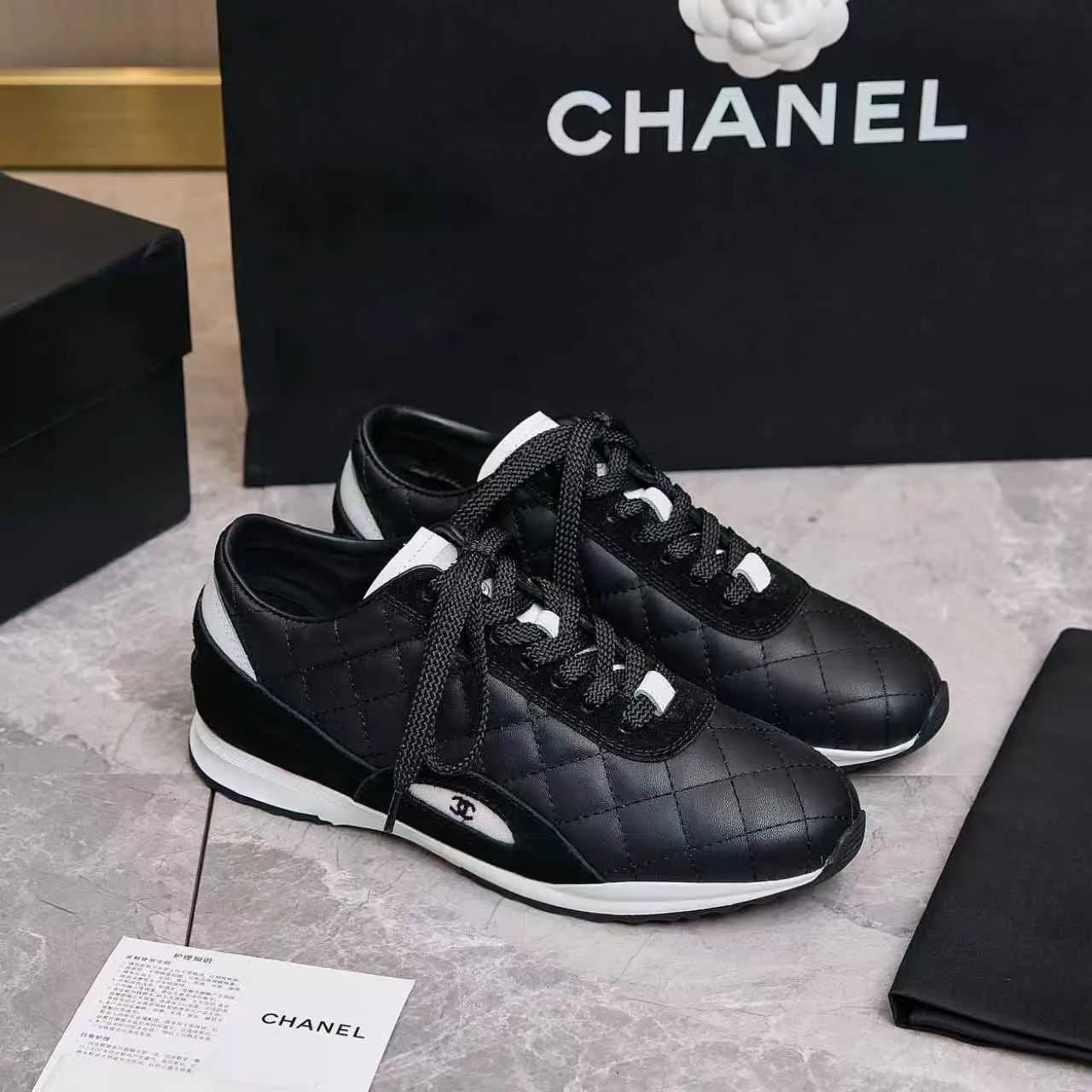 p560 Chanel Chanel - 2025 counter top casual sports shoes This classic design; the upper is electro-embroidered with a variety of techniques; the outsole is fashionable and sporty; the extraordinary inclusion of a variety of color matching elements... The diversified mix and match is very good-looking and versatile, casual, fashionable, sports and outdoor can be taken into account... ꫛꫀꪝ Go➫ Material: ❶Upper made of: original imported high silk cowhide suede ❷Inner use: Original imported breathable mesh ❸ Outsole based on: Original TPU combination outsole Counter boutique packaging complete set Female 35–41 Male 38-46